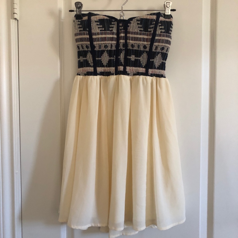 Strapless pattern dress